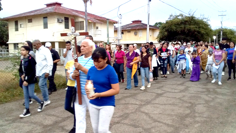 Viacrucis en el Campo Hollywood de Cabimas
