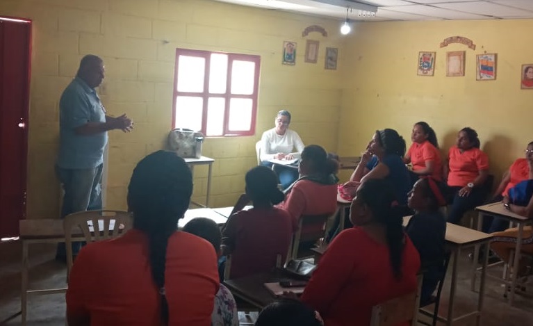 La Alcaldía de Valmore Rodríguez, a través de la Dirección de Transporte en conjunto con el presidente de la Ruta 1, sostuvo recientemente una reunión con la comunidad y profesores del sector Curva El Coquito