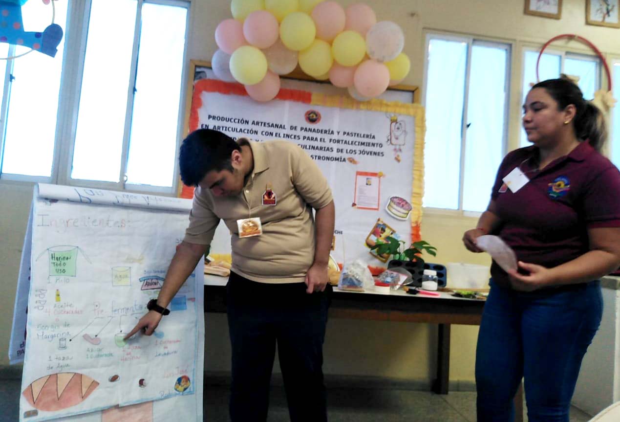 Alumnos de Gastronomía de Telbcol