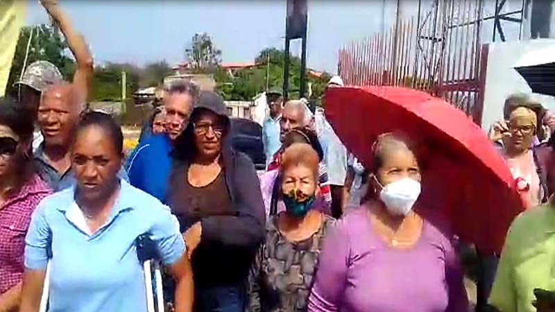 Protestan por falta de agua