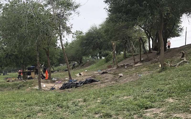 México: Incendian moradas de venezolanos en campamento de migrantes