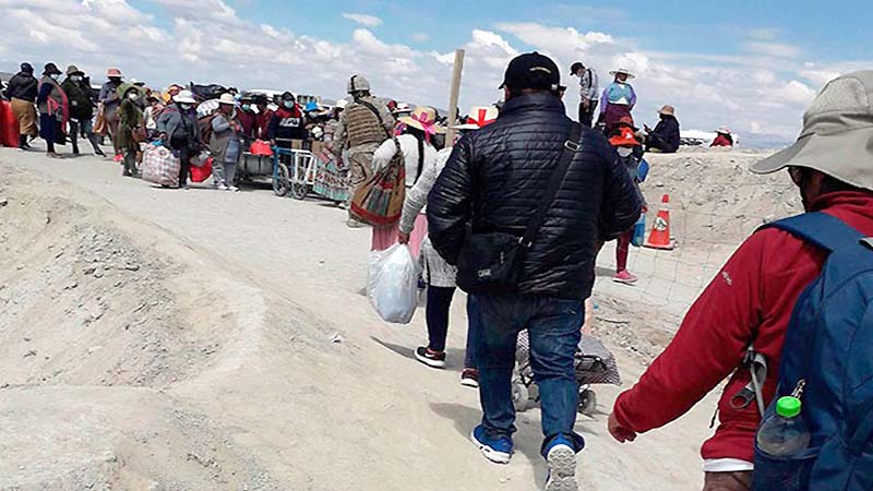 Más de 300 migrantes permanecen varados