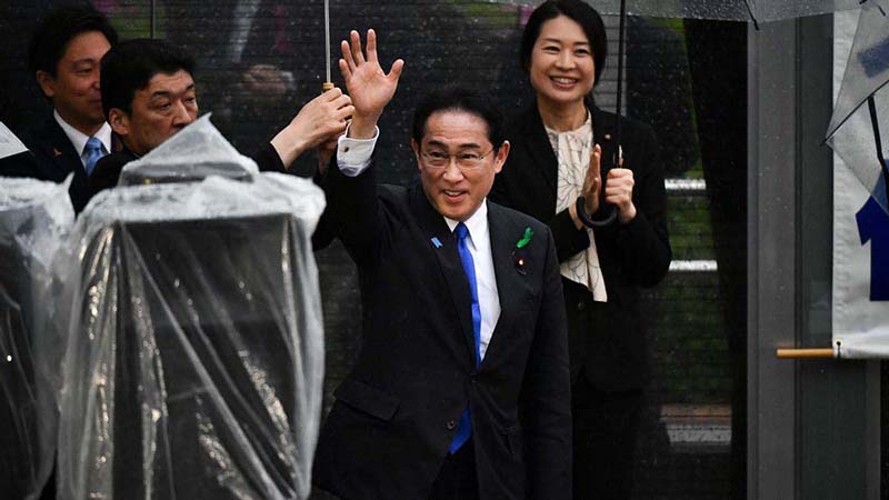 Primer ministro de Japón sale ileso