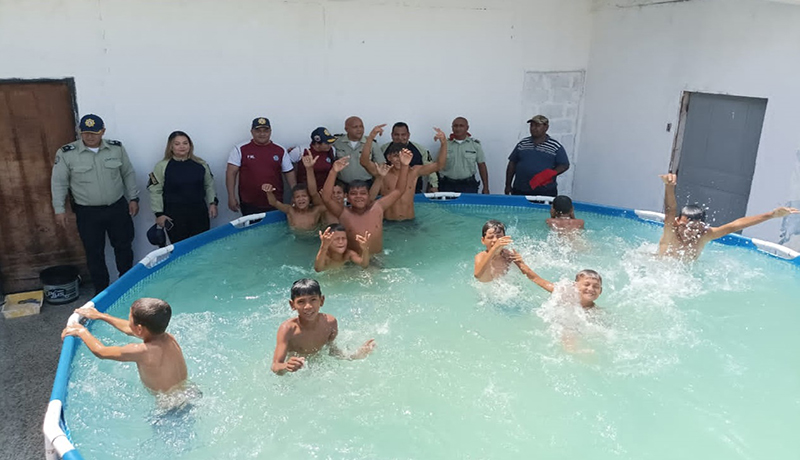 Gracias a la buena gestión del C/J MSc, Rigmar Borjas, director de PoliLagunillas, y las diferentes Direcciones y Coordinaciones, unos 42 niños en situación de calle fueron beneficiados con una gran piscinada, alimentos, golosinas y muchos más.