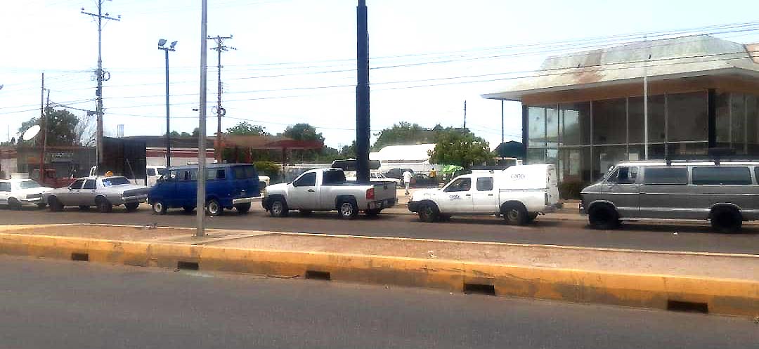 Colas en Cabimas por gasolina
