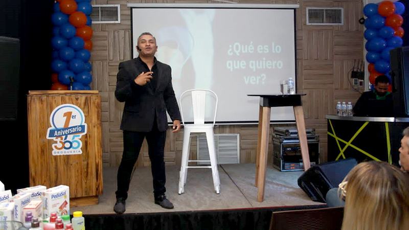 365 Droguería celebra primer aniversario