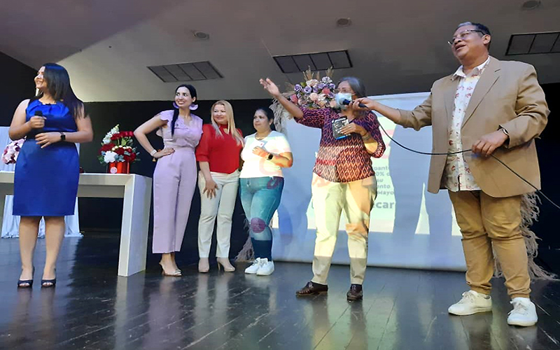 Cabimas con charla celebran Día de las Madres