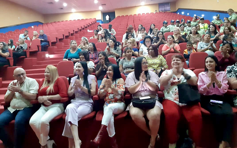 Cabimas con charla celebran Día de las Madres
