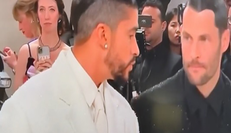 Cantante Bad Bunny lució extravagante en el Met Gala 2023