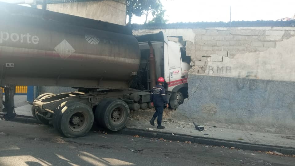 Gandola cargada de gasolina
