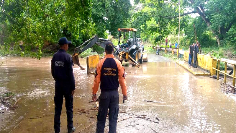 Autoridades llevaron a cabo este martes varias acciones, como evacuaciones y limpieza de vías, para atender emergencias causadas por las lluvias en 5 de los 23 estados del país, informó el ministro de Relaciones Interiores, Justicia y Paz, Remigio Ceballos.