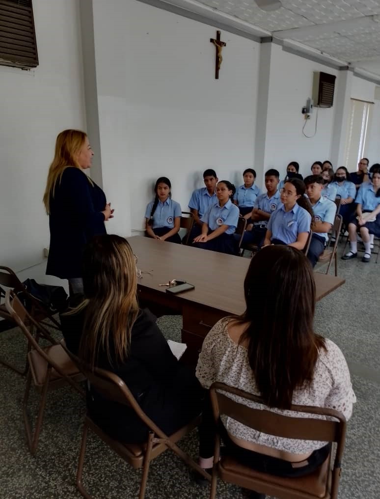 Imparten en Cabimas charla sobre valores en los adolescentes