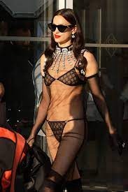 Irina Shayk calentó la temperatura con su vestido en Cannes