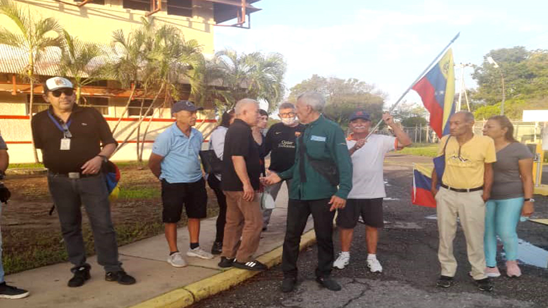 Jubilados de Pdvsa en Cabimas protestan 