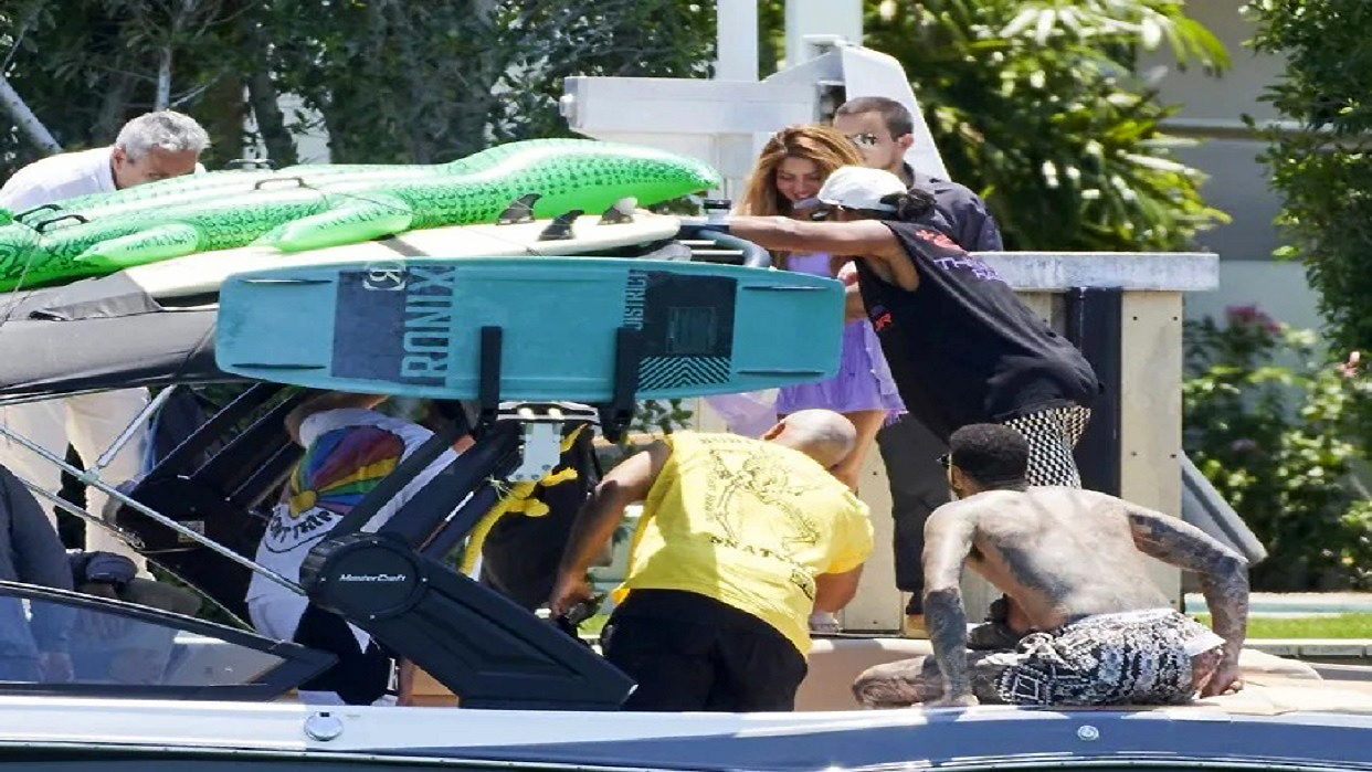 Shakira y el piloto de F-1 Lewis Hamilton