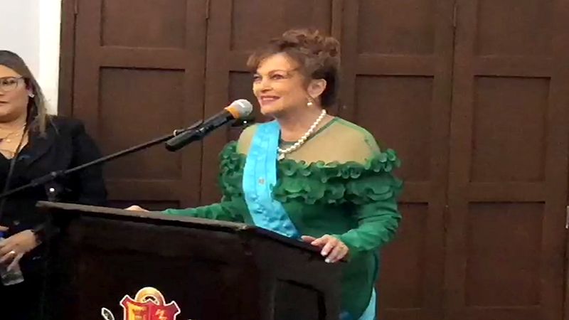 Rosales confirió Orden Lago de Maracaibo a la actriz Lupita Ferrer