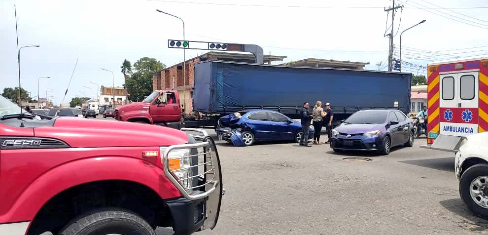 4 Lesionados en accidente vial en la Avenida Intercomunal de Cabimas