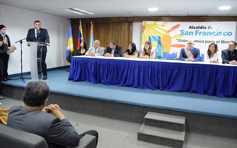 Areli Ramos recibió reconocimiento por parte del alcalde Gustavo Fernández