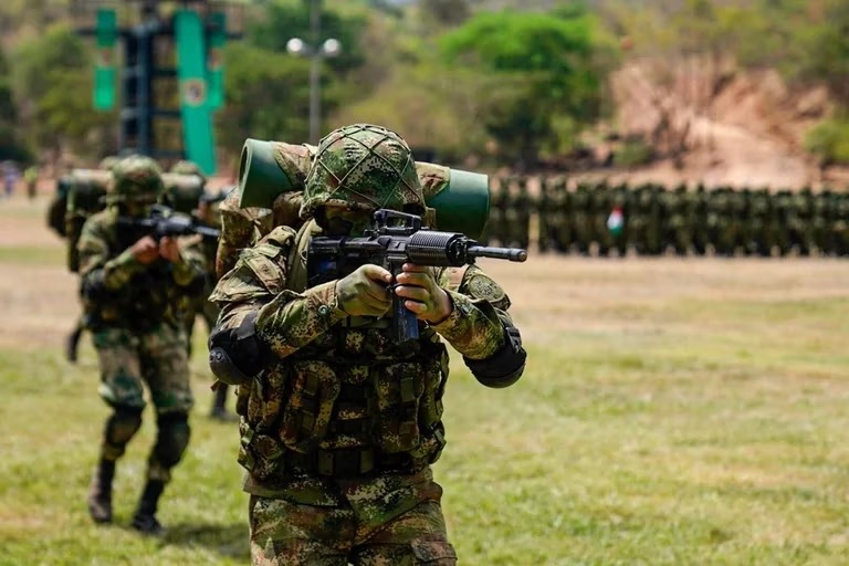Ataque a base militar en Colombia deja dos soldados muerto y otro herido