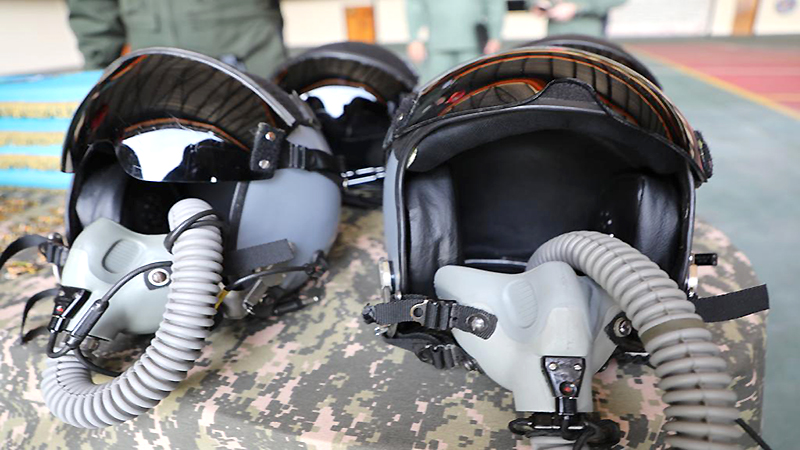 CNTQ fabricó casco para pilotos de combate 