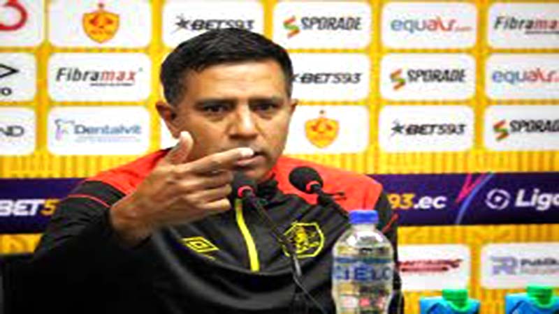 César Farías suspendido por catorce meses del futbol en Ecuador
