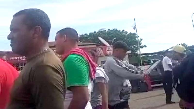 Conductores exigen reabrir paso por el Puente sobre el Lago