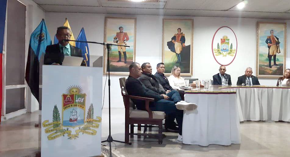 Javier Esis, fungió como orador de orden