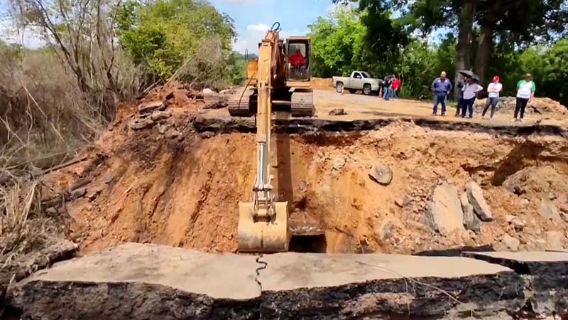 Sustitución de colector en la carretera Lara-Zulia