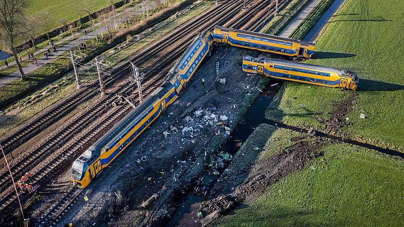 Al menos 80 muertos y 850 heridos en choque de dos trenes en la India