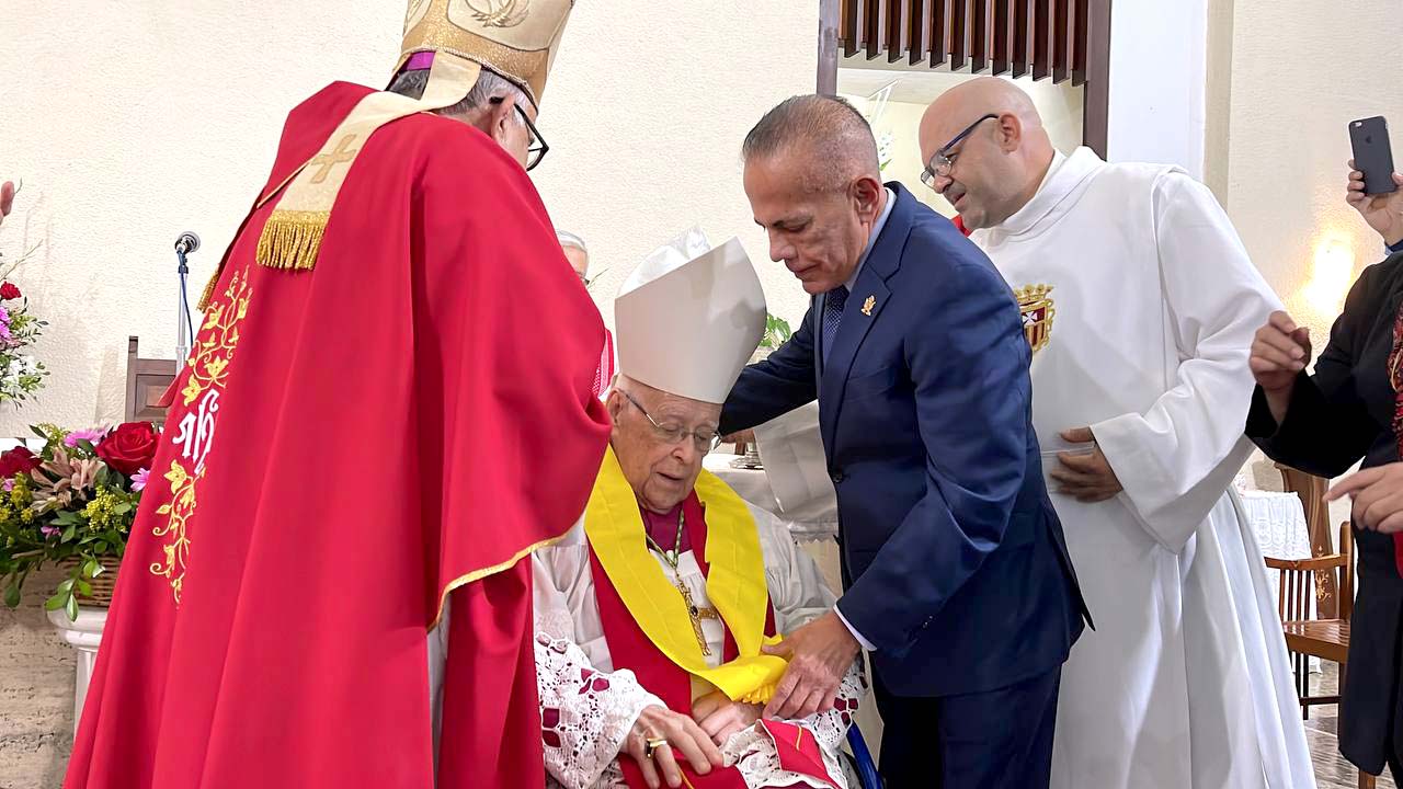 Orden Relámpago del Catatumbo a Monseñor Roberto Lückert 