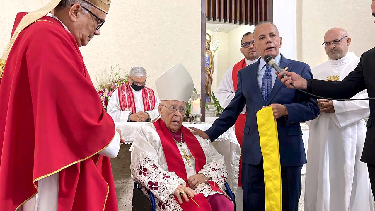 Orden Relámpago del Catatumbo a Monseñor Roberto Lückert 