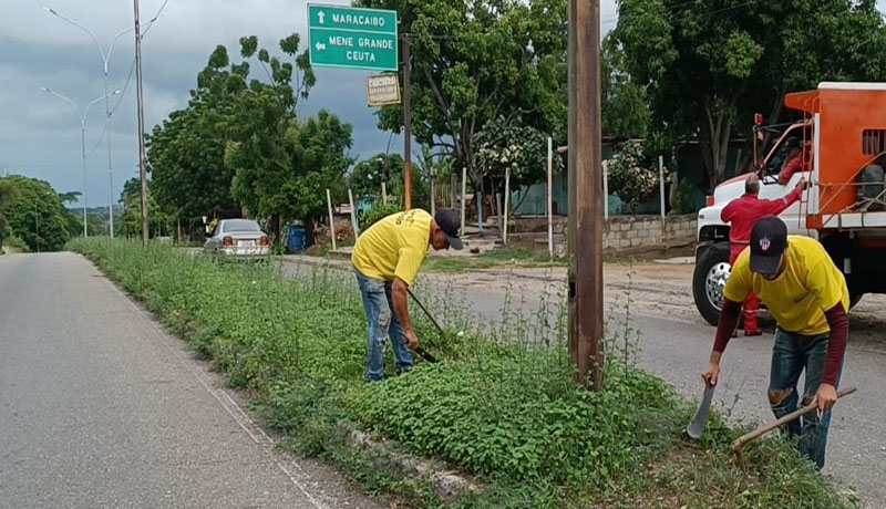 el alcalde del municipio Baralt, Ramón Bracho, informó sobre la rehabilitación de la carretera San Pedro-Lagunillas desde la estación de servicio La Pinta hasta frontera con Bachaquero.