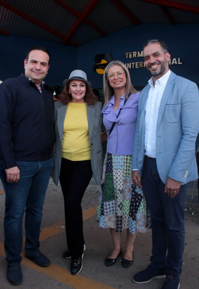 Representantes de la Gobernación del Zulia recibieron a Lupita Ferrer