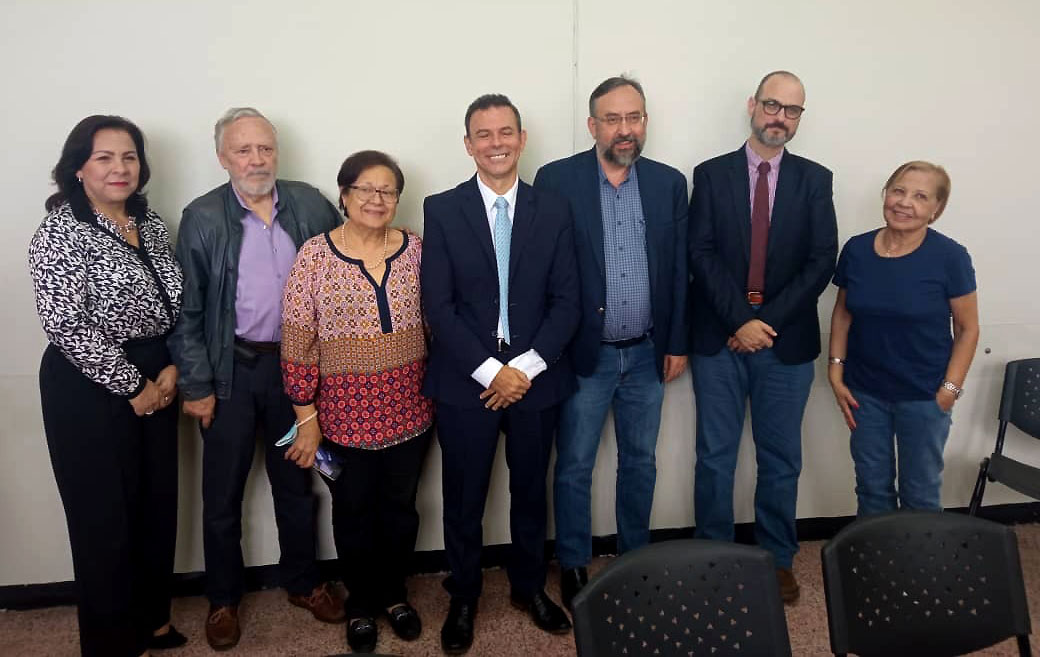 Roberto Enríquez primer candidato inscrito