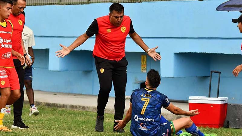 Vergonzosa actuación de César Farías 