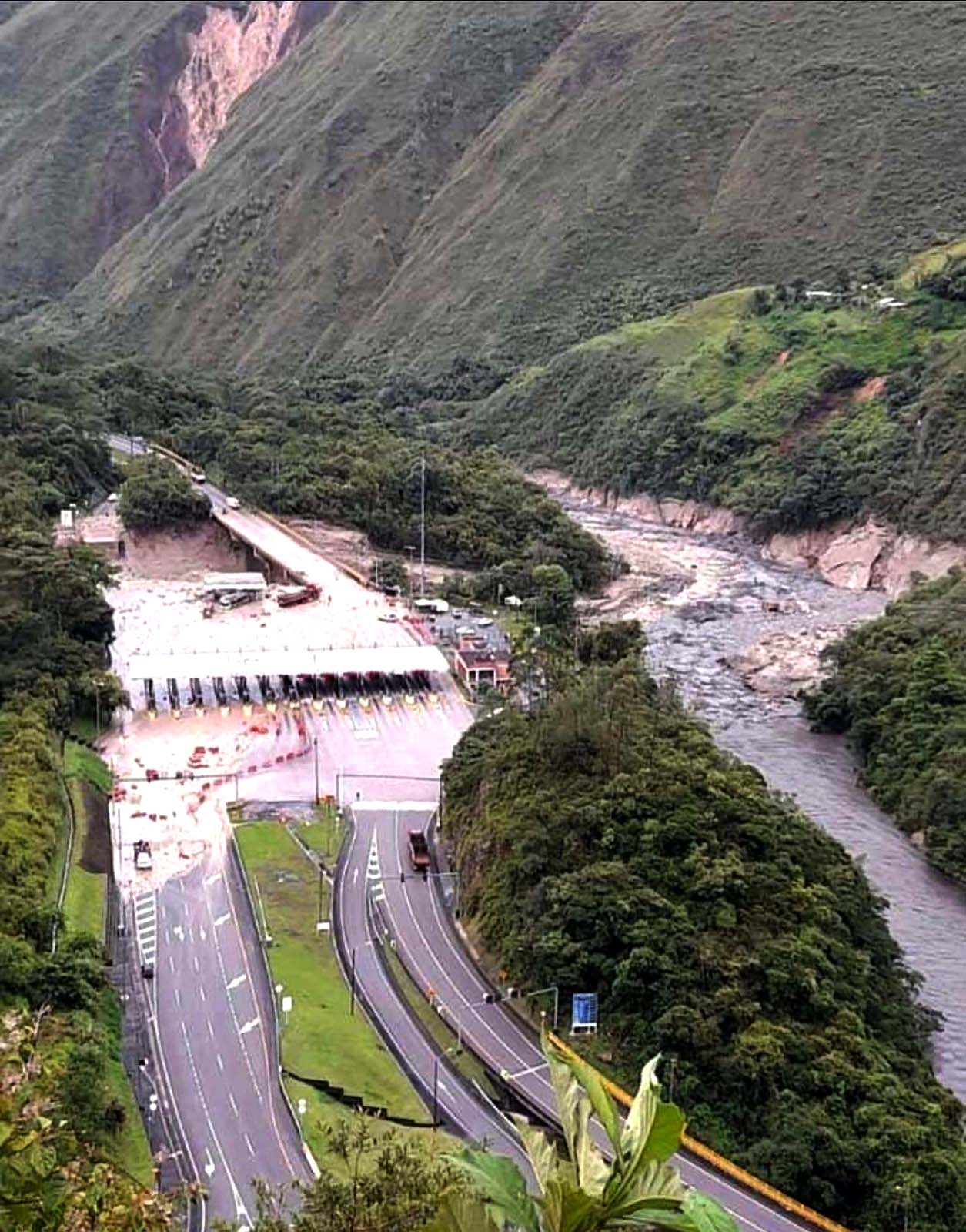 Al menos 10 muertos avalancha en Colombia