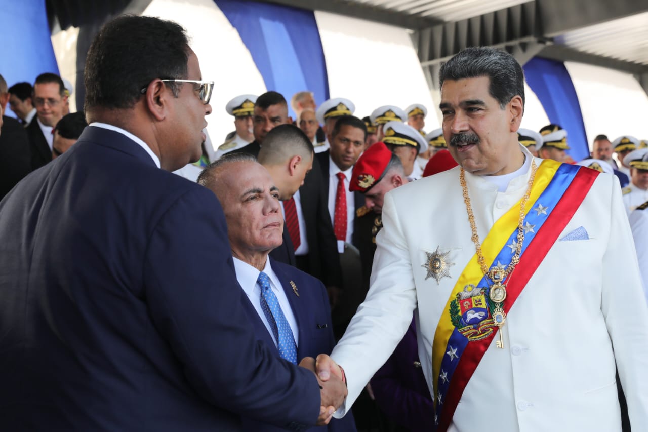 Así fue el saludo del presidente Maduro y el gobernador Manuel Rosales