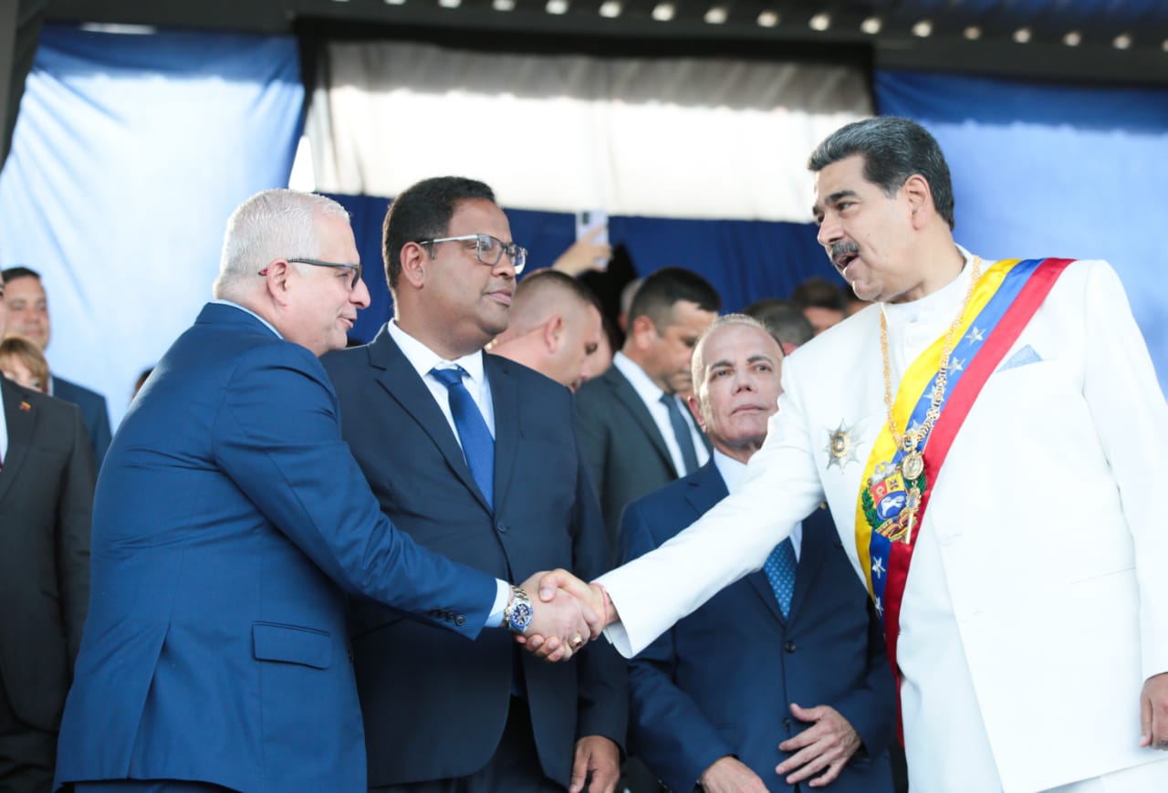 Así fue el saludo del presidente Maduro y el gobernador Manuel Rosales