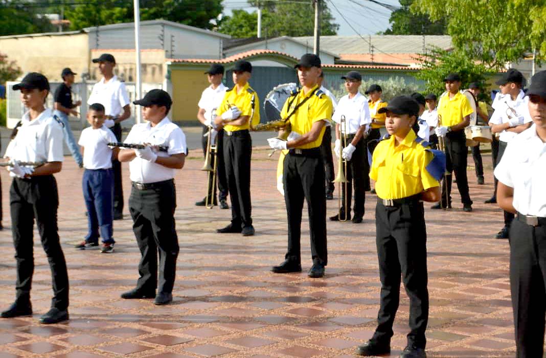  Banda Escuela Santa Rita realizó competencia Orden Cerrado