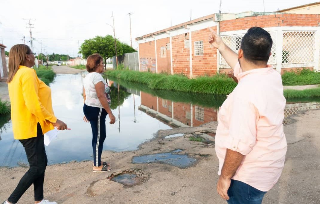 Bombeo de aguas servidas en Lagunillas