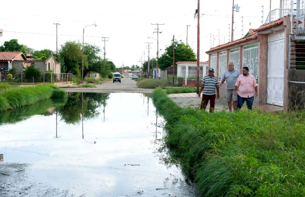 Bombeo de aguas servidas en Lagunillas