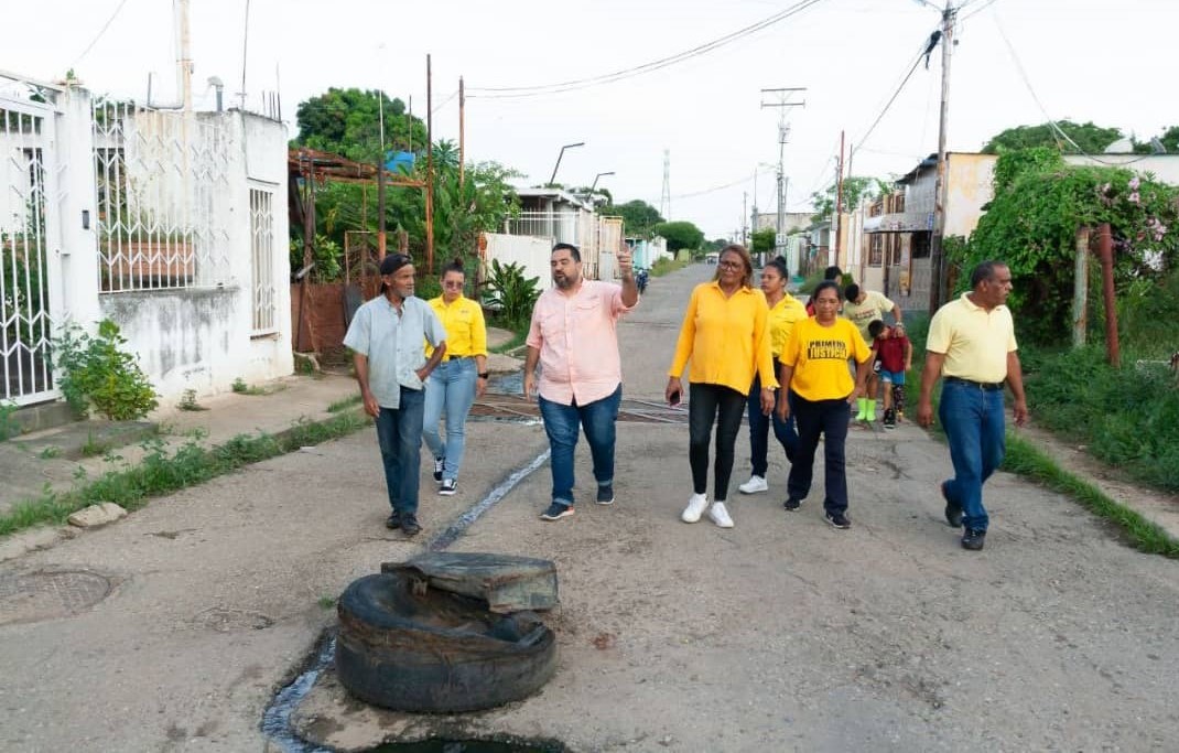 Bombeo de aguas servidas en Lagunillas