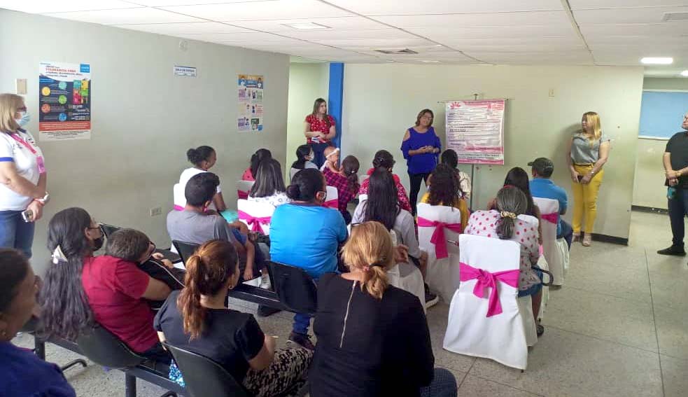 Charla sobre la salud mental en el parto
