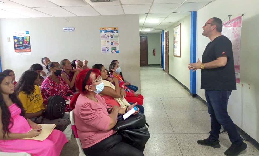 Charla sobre la salud mental en el parto