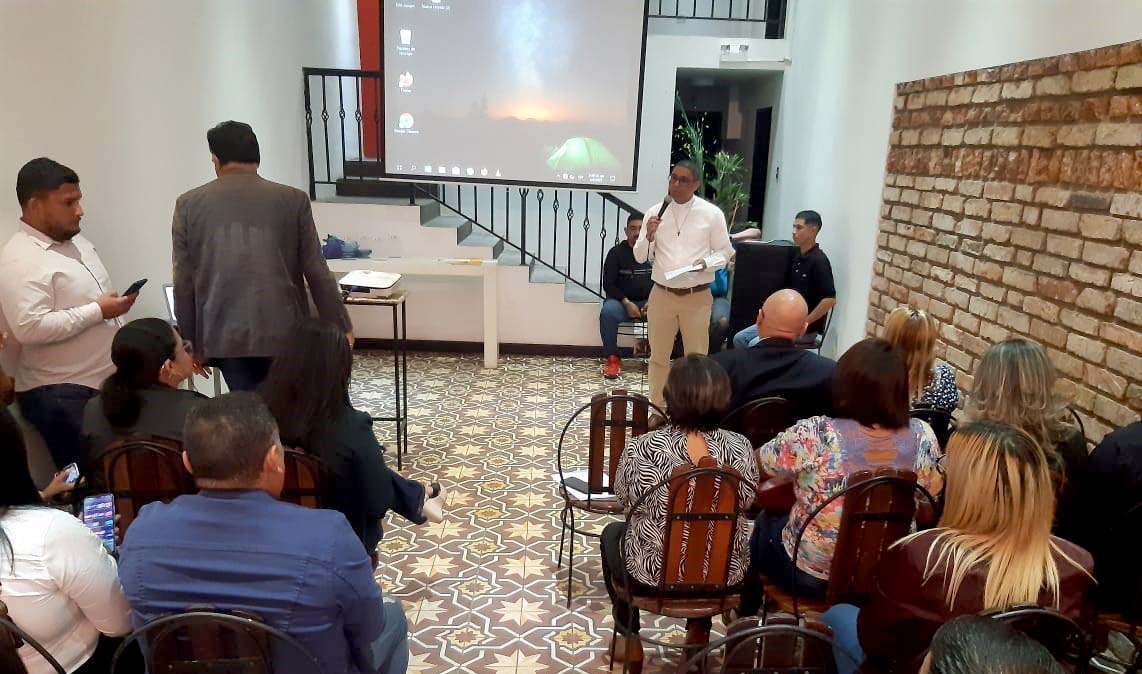 Realizado en Cabimas conversatorio para periodistas