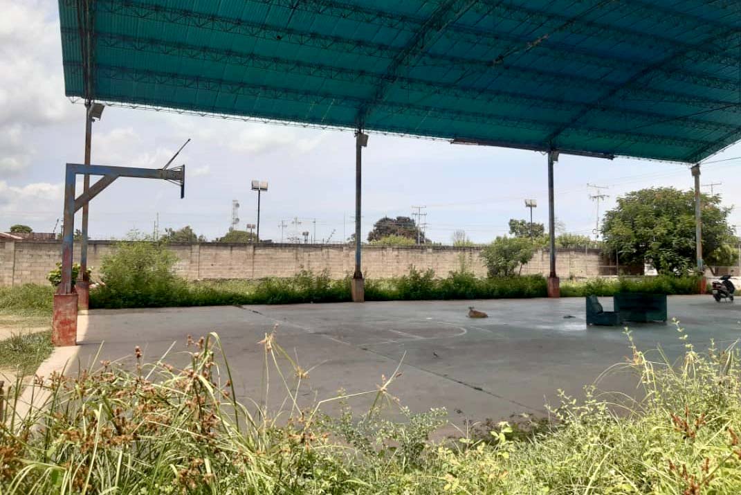 Exigen recuperación de la cancha de Miraflores en Cabimas