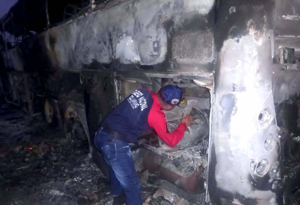 Ilesos turistas zulianos al incendiarse el autobús de una excursión por Falcón