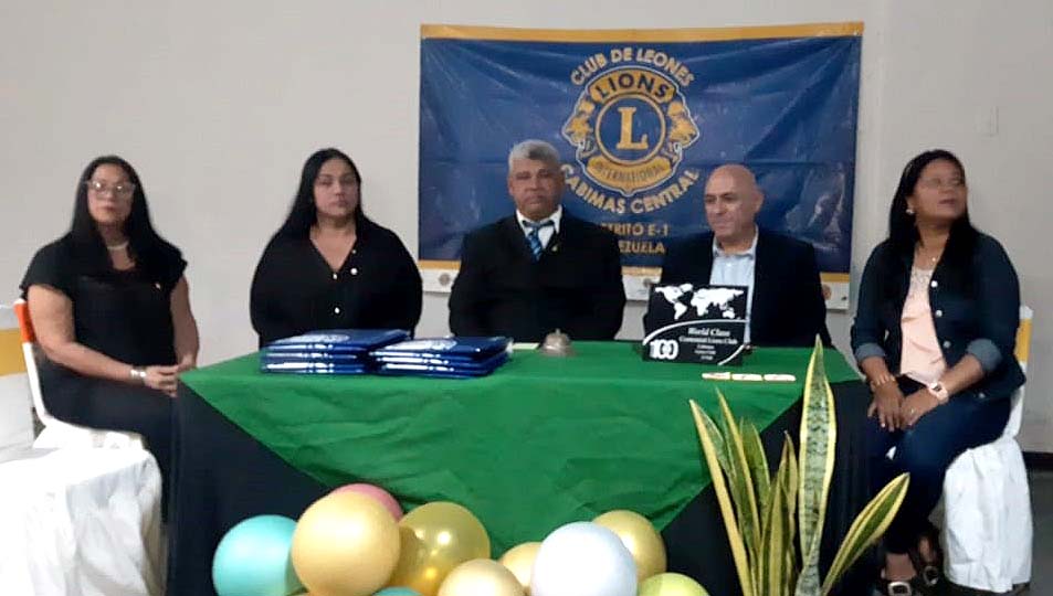 Juramentan directiva del Club de Leones