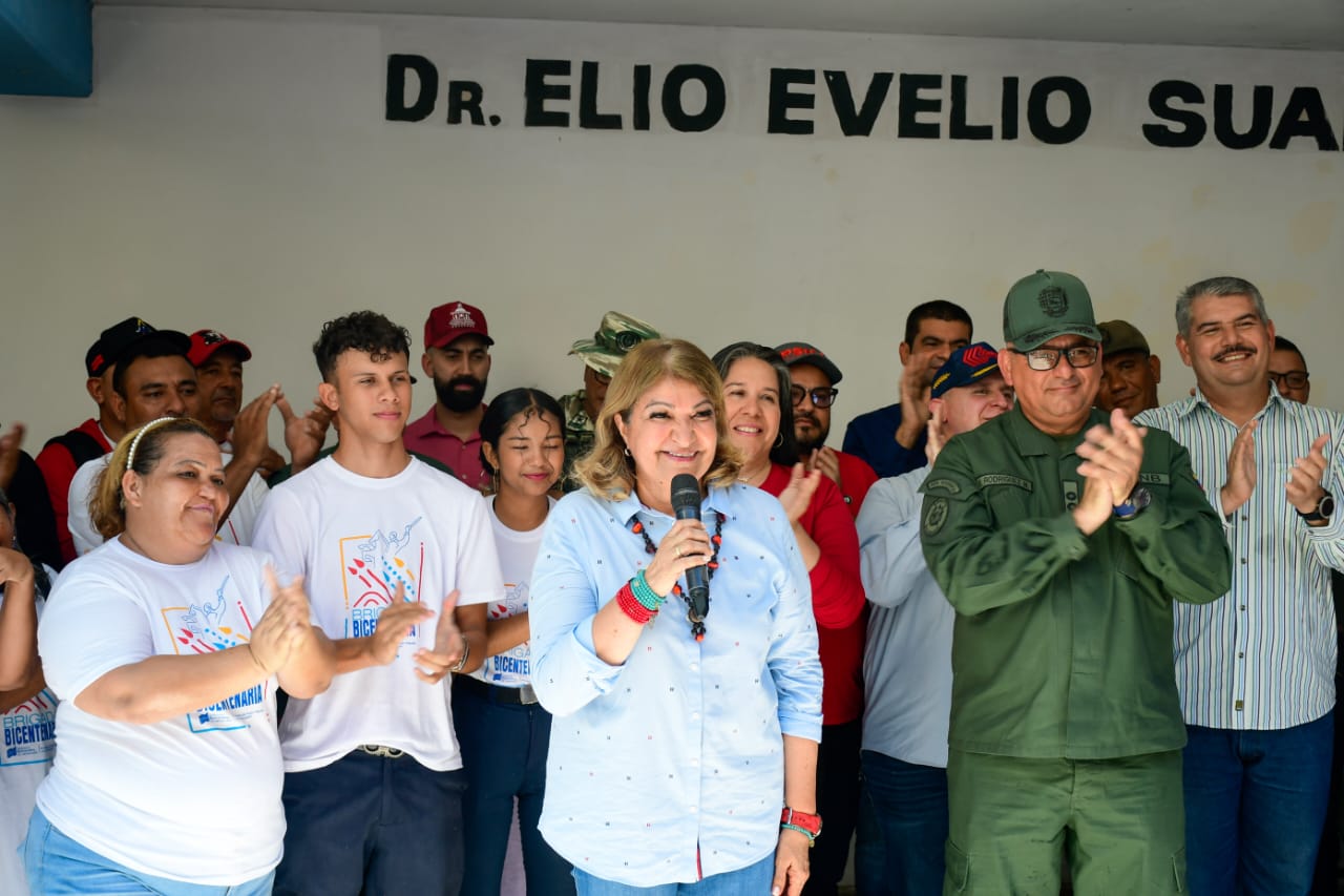 Las Bricomiles continúan mejorando escuelas del país