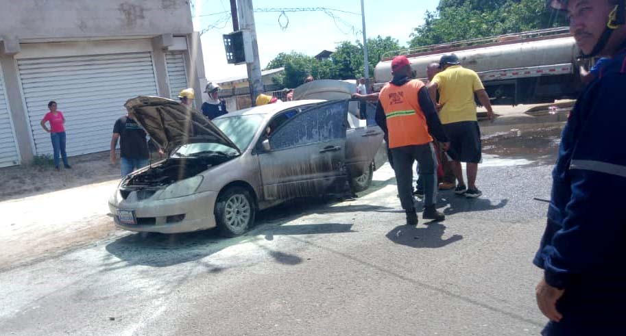 Otro carro se incendia repentinamente en Ciudad Ojeda